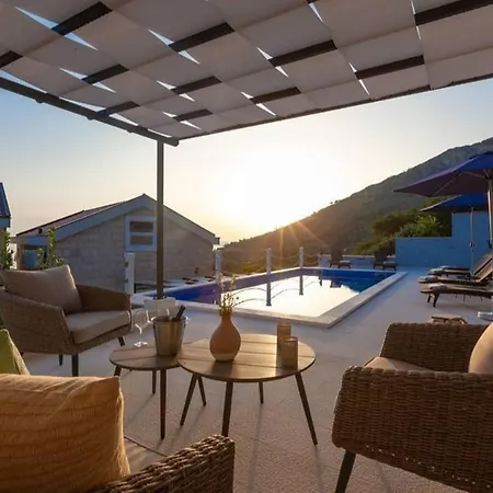 Villa Nina With Heated Pool & Seaview