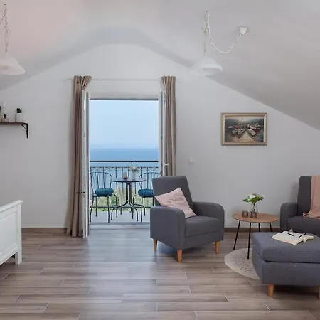Nina With Heated Pool & Seaview Tucepi