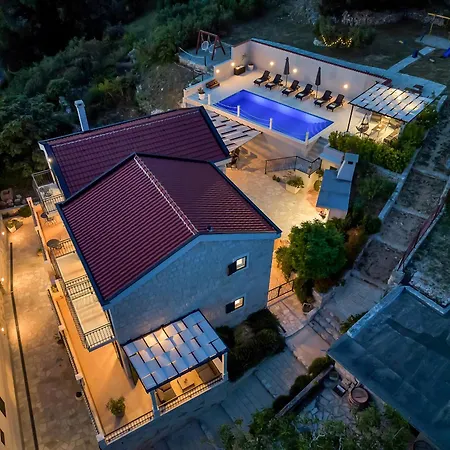 Nina With Heated Pool & Seaview Tucepi