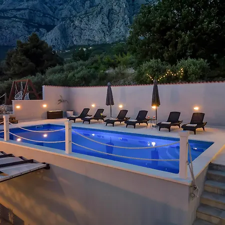 Nina With Heated Pool & Seaview * Tučepi