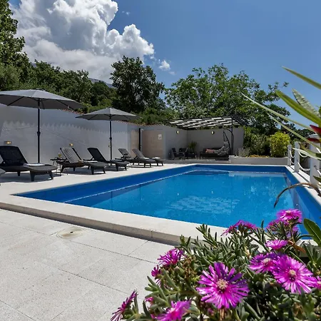 Nina With Heated Pool & Seaview